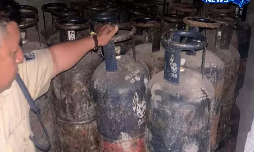 LPG रेट अपडेट: मुंबई में कमर्शियल सिलेंडर की कीमत में बढ़ोतरी, नया रेट ₹3,024