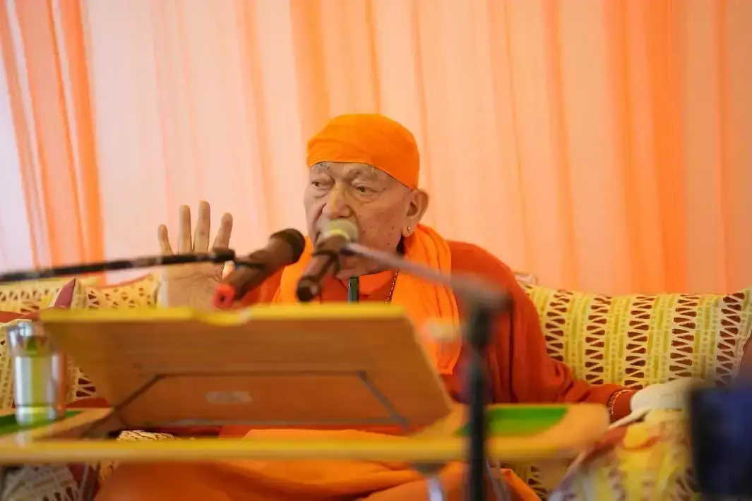 Kathua: स्वामी राम स्वरूप जी का गुरु-शिष्य परंपरा पर उद्बोधन Kathua: स्वामी राम स्वरूप जी का गुरु-शिष्य परंपरा पर उद्बोधन