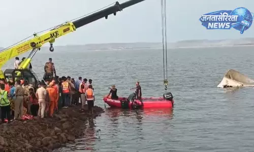 Jabalpur क्रूज़ हादसा: मृतकों की संख्या बढ़कर 8, 10 लोग अब भी लापता Jabalpur क्रूज़ हादसा: मृतकों की संख्या बढ़कर 8, 10 लोग अब भी लापता