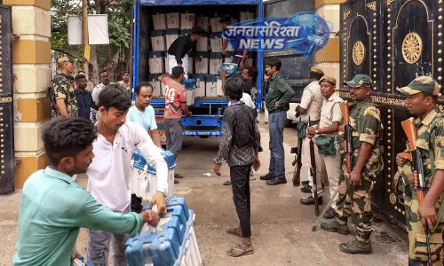 पश्चिम बंगाल चुनाव: काउंटिंग सेंटर 87 से घटकर 77 हो सकते हैं, TMC ने उठाए सवाल पश्चिम बंगाल चुनाव: काउंटिंग सेंटर 87 से घटकर 77 हो सकते हैं, TMC ने उठाए सवाल
