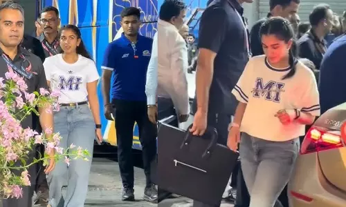 नो मेकअप लुक में नजर आईं राधिका मर्चेंट, मुंबई इंडियंस को किया सपोर्ट नो मेकअप लुक में नजर आईं राधिका मर्चेंट, मुंबई इंडियंस को किया सपोर्ट