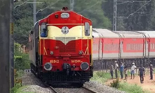 Jaipur: उत्तर पश्चिम रेलवे में कैशलेस भुगतान का चलन बढ़ा Jaipur: उत्तर पश्चिम रेलवे में कैशलेस भुगतान का चलन बढ़ा