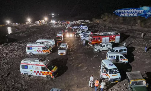Bargi Dam tragedy : मृतकों की संख्या बढ़कर 9, 22 लोगों को बचाया गया Bargi Dam tragedy : मृतकों की संख्या बढ़कर 9, 22 लोगों को बचाया गया