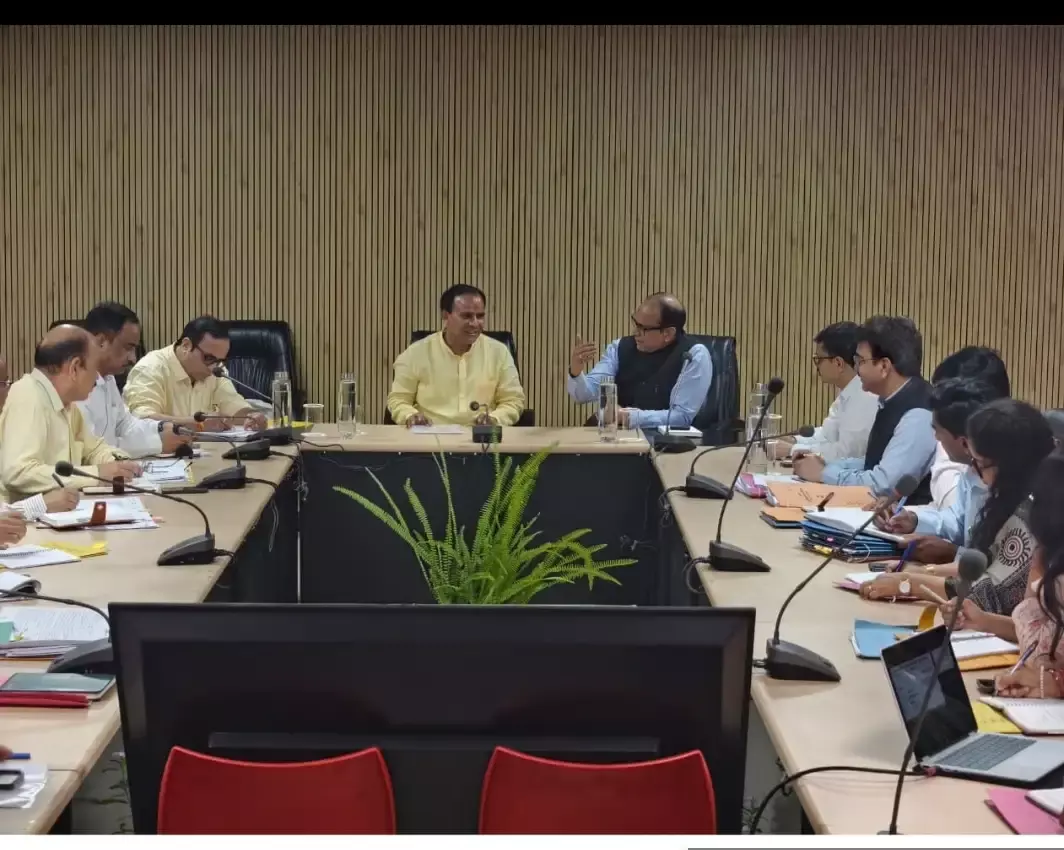 Dehradun: शिक्षकों के ट्रांसफर को लेकर नई व्यवस्था लागू Dehradun: शिक्षकों के ट्रांसफर को लेकर नई व्यवस्था लागू