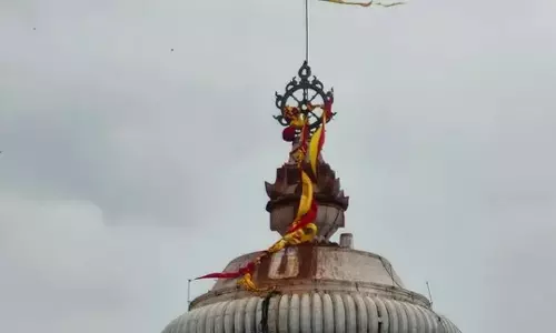 Puri जगन्नाथ मंदिर में तूफान का असर: पवित्र ध्वज क्षतिग्रस्त, फिर भी धार्मिक अनुष्ठान जारी Puri जगन्नाथ मंदिर में तूफान का असर: पवित्र ध्वज क्षतिग्रस्त, फिर भी धार्मिक अनुष्ठान जारी
