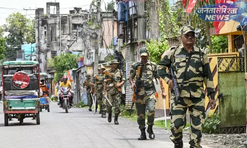 पश्चिम बंगाल में काउंटिंग सेंटरों पर कड़ी सुरक्षा, EVM स्ट्रॉन्ग रूम की निगरानी तेज
