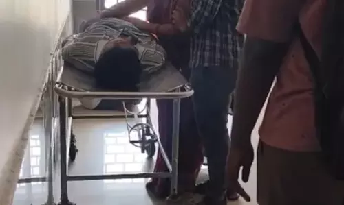 Sundergarh : टक्कर के बाद स्कूल टीचर की कार्डियक अरेस्ट से मौत Sundergarh : टक्कर के बाद स्कूल टीचर की कार्डियक अरेस्ट से मौत