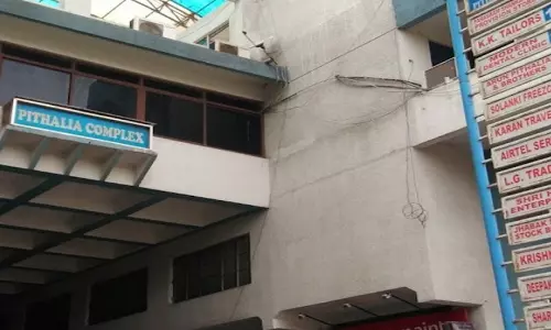 पिथालिया कॉम्प्लेक्स में IAS की पत्नी लिफ्ट में फंसी