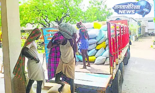 Karnataka : भीषण गर्मी में अनऑर्गनाइज्ड मजदूरों की मुश्किलें बढ़ीं Karnataka : भीषण गर्मी में अनऑर्गनाइज्ड मजदूरों की मुश्किलें बढ़ीं