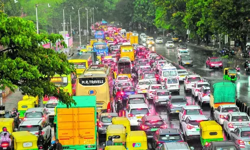 Karnataka : बेमौसम बारिश और ओलों से शहर में जनजीवन प्रभावित, ट्रैफिक व्यवस्था बाधित Karnataka : बेमौसम बारिश और ओलों से शहर में जनजीवन प्रभावित, ट्रैफिक व्यवस्था बाधित