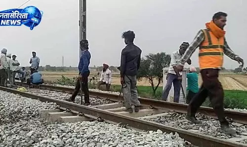 Punjab: रेलवे सुरक्षा को लेकर बढ़ी सतर्कता, जांच में नए एंगल Punjab: रेलवे सुरक्षा को लेकर बढ़ी सतर्कता, जांच में नए एंगल
