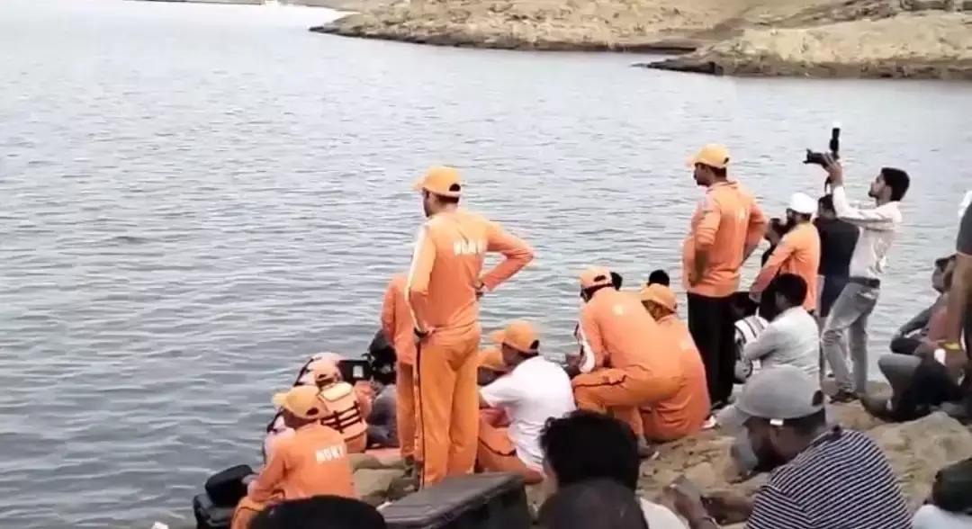Jabalpur: क्रूज हादसे में बढ़ा मौत का आंकड़ा, कई की तलाश जारी Jabalpur: क्रूज हादसे में बढ़ा मौत का आंकड़ा, कई की तलाश जारी