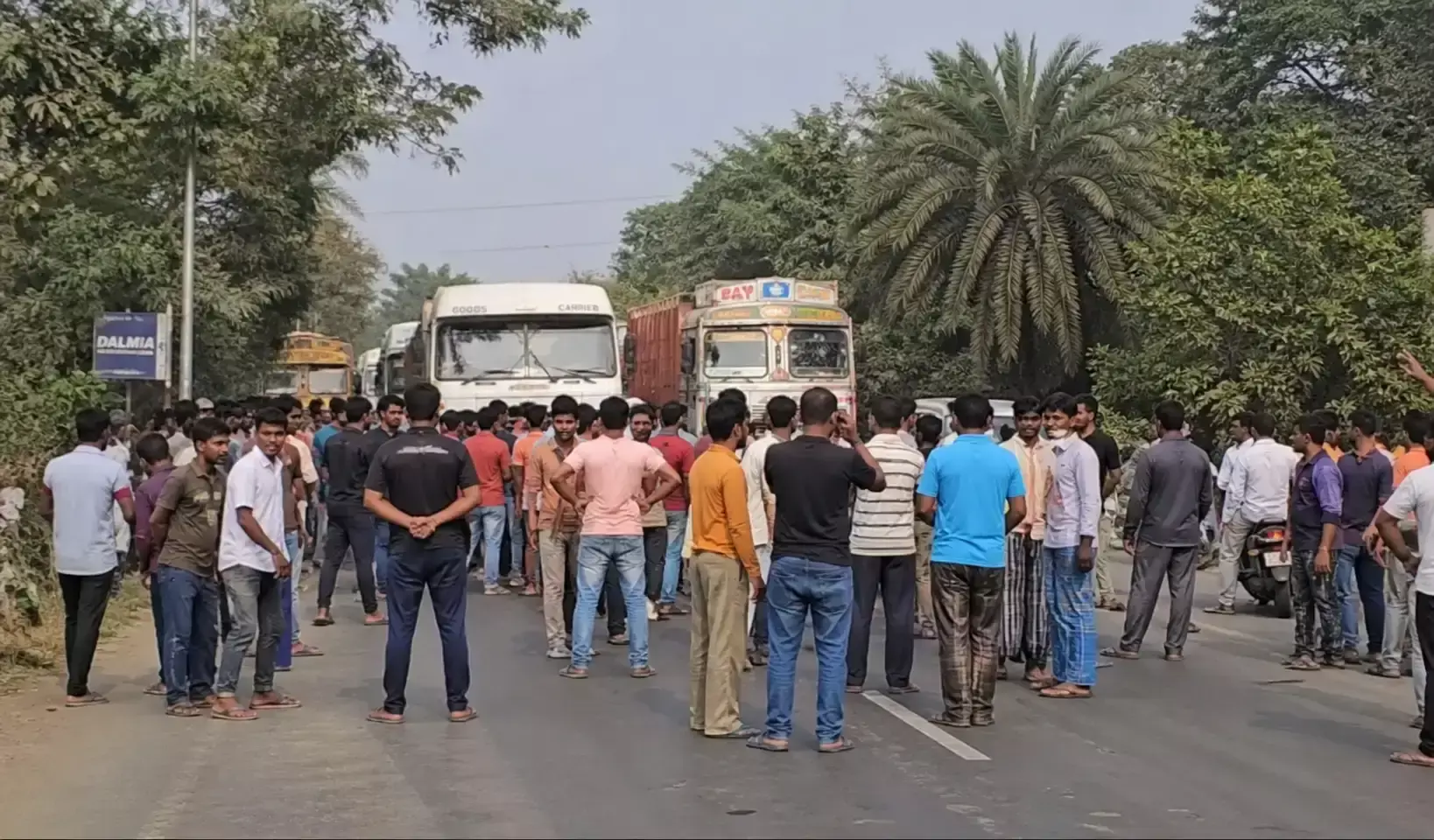 East Medinipur: महिषादल में हमले के विरोध में सड़क जाम East Medinipur: महिषादल में हमले के विरोध में सड़क जाम
