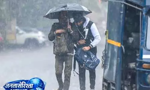 यूपी में भारी बारिश और तूफान का कहर, 24 लोगों की मौत यूपी में भारी बारिश और तूफान का कहर, 24 लोगों की मौत