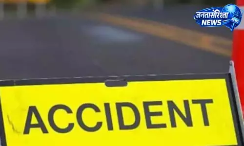 सड़क हादसा: Erode में ट्रक पलटने से 21 लोग जख्मी सड़क हादसा: Erode में ट्रक पलटने से 21 लोग जख्मी