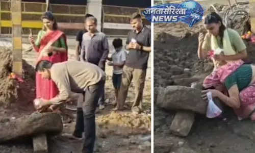 Ujjain : महाकालेश्वर मंदिर क्षेत्र के पास खुदाई के दौरान प्राचीन शिवलिंग मिला Ujjain : महाकालेश्वर मंदिर क्षेत्र के पास खुदाई के दौरान प्राचीन शिवलिंग मिला