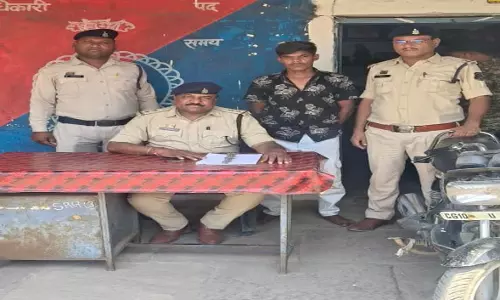 चाकू दिखाकर लोगों को धमकाने वाला युवक गिरफ्तार चाकू दिखाकर लोगों को धमकाने वाला युवक गिरफ्तार