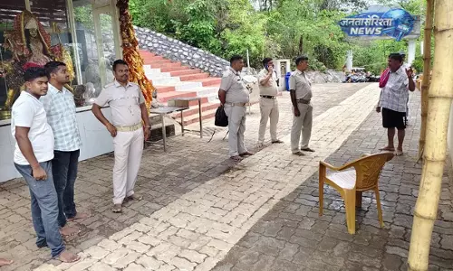 Odisha : नयागढ़ में वैष्णो देवी मंदिर से ₹40 लाख से अधिक के गहनों की चोरी Odisha : नयागढ़ में वैष्णो देवी मंदिर से ₹40 लाख से अधिक के गहनों की चोरी
