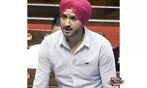 Harbhajan Singh ने अपनी सुरक्षा हटाए जाने के खिलाफ पंजाब सरकार के विरुद्ध हाईकोर्ट का रुख किया Harbhajan Singh ने अपनी सुरक्षा हटाए जाने के खिलाफ पंजाब सरकार के विरुद्ध हाईकोर्ट का रुख किया