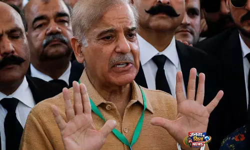 Pakistan ने आर्थिक कमजोरियों को स्वीकारा, रणनीतिक तेल भंडार की कमी पर चिंता Pakistan ने आर्थिक कमजोरियों को स्वीकारा, रणनीतिक तेल भंडार की कमी पर चिंता