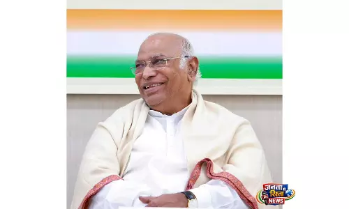 भगवान बुद्ध का जीवन और उनकी शिक्षाएँ कालजयी, शाश्वत और सार्वभौमिक ज्ञान समेटे हुए हैं।: Mallikarjun Kharge भगवान बुद्ध का जीवन और उनकी शिक्षाएँ कालजयी, शाश्वत और सार्वभौमिक ज्ञान समेटे हुए हैं।: Mallikarjun Kharge