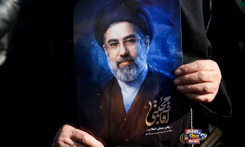 चोटों के बावजूद मोजतबा खामेनेई पूरी तरह स्वस्थ: Iran के सर्वोच्च नेता के प्रमुख सहयोगी चोटों के बावजूद मोजतबा खामेनेई पूरी तरह स्वस्थ: Iran के सर्वोच्च नेता के प्रमुख सहयोगी