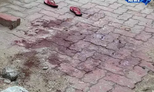जिला अस्पताल में महिला की संदिग्ध मौत, छत से गिरने के बाद रास्ते में तोड़ा दम जिला अस्पताल में महिला की संदिग्ध मौत, छत से गिरने के बाद रास्ते में तोड़ा दम
