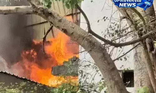 पटाखा गोदाम अग्निकांड मामला गरमाया, FIR में जोड़ी गईं गैर जमानती और विस्फोटक अधिनियम की धाराएं पटाखा गोदाम अग्निकांड मामला गरमाया, FIR में जोड़ी गईं गैर जमानती और विस्फोटक अधिनियम की धाराएं