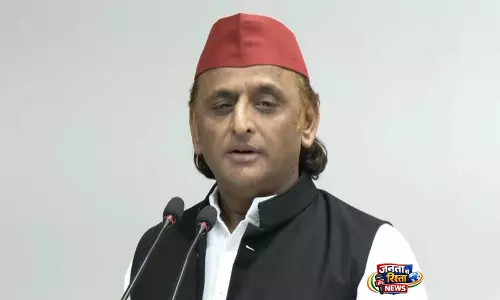 LPG की कीमतों में कटौती पर अखिलेश यादव ने BJP पर साधा निशाना LPG की कीमतों में कटौती पर अखिलेश यादव ने BJP पर साधा निशाना