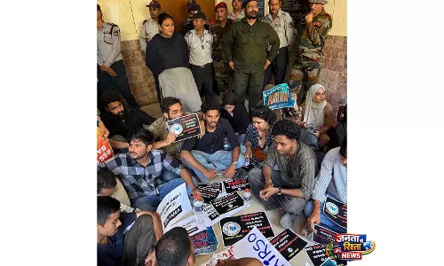 NSUI ने जामिया पर पाकिस्तान की टिप्पणियों की कड़ी आलोचना की, कहा- भारत के आंतरिक मामले गैर-समझौता योग्य NSUI ने जामिया पर पाकिस्तान की टिप्पणियों की कड़ी आलोचना की, कहा- भारत के आंतरिक मामले गैर-समझौता योग्य