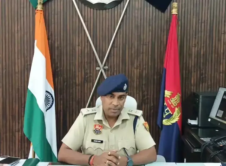 Jind: साइबर क्राइम पर बड़ी कार्रवाई, लाखों रुपये रिकवर Jind: साइबर क्राइम पर बड़ी कार्रवाई, लाखों रुपये रिकवर