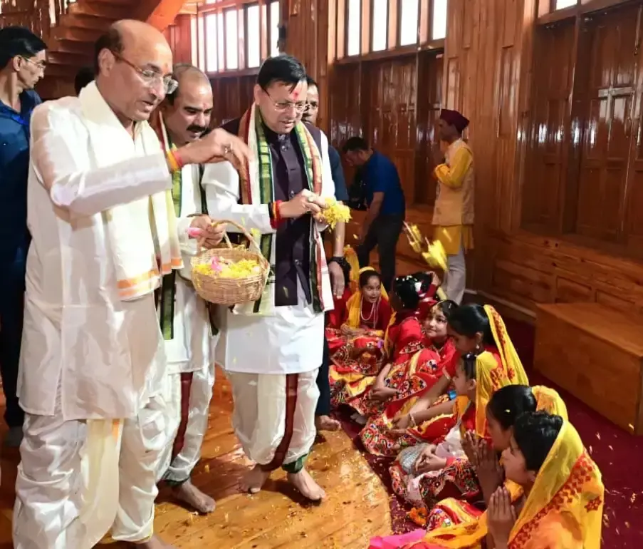 Almora: मुख्यमंत्री धामी ने देवस्थानम न्यास के कार्यक्रम में लिया भाग Almora: मुख्यमंत्री धामी ने देवस्थानम न्यास के कार्यक्रम में लिया भाग
