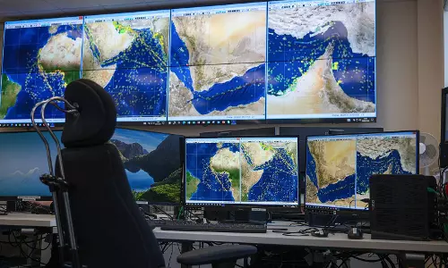 पश्चिम एशिया तनाव का असर: Hormuz जलडमरूमध्य में जहाजों की आवाजाही 90% घटी पश्चिम एशिया तनाव का असर: Hormuz जलडमरूमध्य में जहाजों की आवाजाही 90% घटी