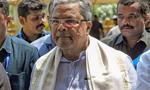CM सिद्धारमैया ने LPG की कीमतों में बढ़ोतरी को बताया मोदी का तोहफ़ा — कामगार वर्ग के लिए CM सिद्धारमैया ने LPG की कीमतों में बढ़ोतरी को बताया मोदी का तोहफ़ा — कामगार वर्ग के लिए
