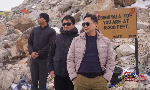केंद्रीय मंत्री किरेन रिजिजू ने उत्तरी Sikkim दौरे के दौरान डोंगखा ला दर्रे और युमथांग घाटी का दौरा किया केंद्रीय मंत्री किरेन रिजिजू ने उत्तरी Sikkim दौरे के दौरान डोंगखा ला दर्रे और युमथांग घाटी का दौरा किया