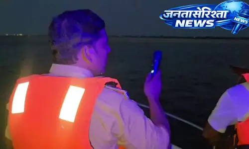 नाव हादसे के बाद सख्ती: 85 घाटों पर चला चेकिंग अभियान, दर्जनों नावें जब्त नाव हादसे के बाद सख्ती: 85 घाटों पर चला चेकिंग अभियान, दर्जनों नावें जब्त