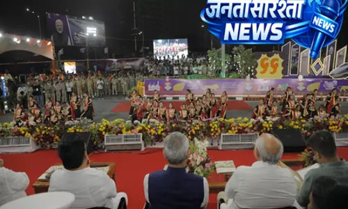 सूरत में परेड, झांकियों और सांस्कृतिक प्रस्तुतियों के साथ गुजरात गौरव दिवस मनाया गया सूरत में परेड, झांकियों और सांस्कृतिक प्रस्तुतियों के साथ गुजरात गौरव दिवस मनाया गया