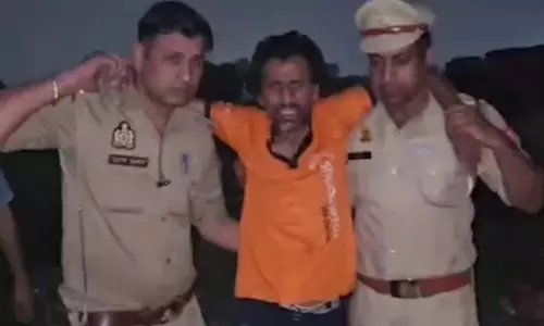 लोनी बॉर्डर क्षेत्र में पुलिस और बदमाश के बीच मुठभेड़ लोनी बॉर्डर क्षेत्र में पुलिस और बदमाश के बीच मुठभेड़