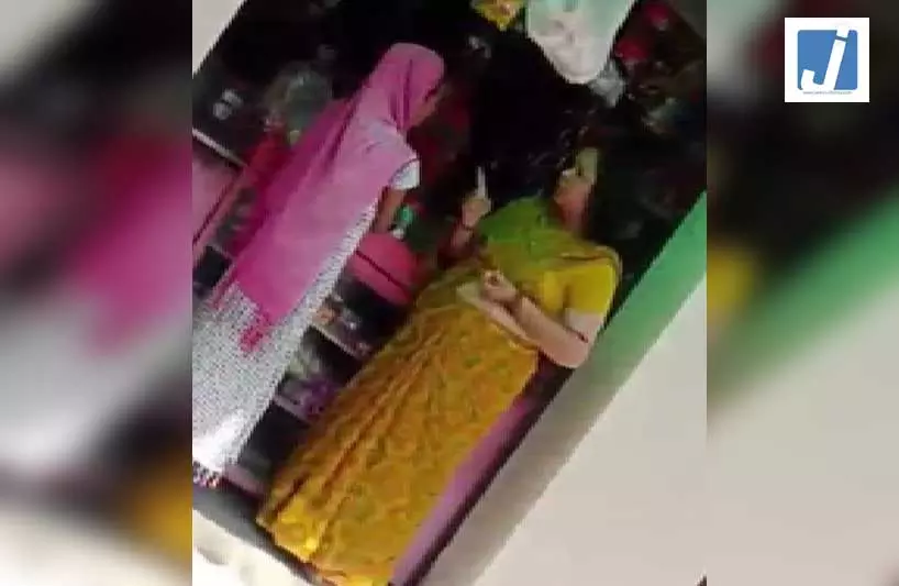 बकाया पैसे मांगे तो मालकिन ने खोया आपा, मजदूर महिला को जड़ दिए एक के बाद एक 11 थप्पड़ बकाया पैसे मांगे तो मालकिन ने खोया आपा, मजदूर महिला को जड़ दिए एक के बाद एक 11 थप्पड़