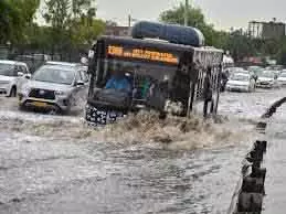 Gurugram में जलभराव से लड़ने के लिए क्विक रिस्पांस टीम और तेज़ प्रोजेक्ट्स सक्रिय Gurugram में जलभराव से लड़ने के लिए क्विक रिस्पांस टीम और तेज़ प्रोजेक्ट्स सक्रिय