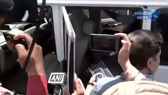 Australia से डिपोर्ट 15 भारतीय दिल्ली पहुंचे, वीज़ा उल्लंघन के मामलों में पुलिस हिरासत में लिए गए Australia से डिपोर्ट 15 भारतीय दिल्ली पहुंचे, वीज़ा उल्लंघन के मामलों में पुलिस हिरासत में लिए गए