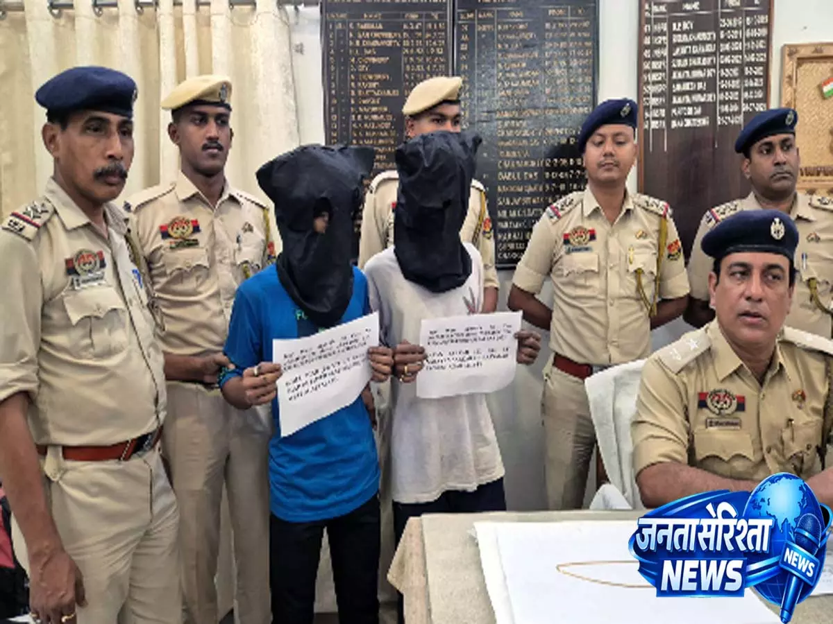 West Agartala पुलिस की कार्रवाई: दो कुख्यात चोर गिरफ्तार, सोने की चेन और कैश बरामद West Agartala पुलिस की कार्रवाई: दो कुख्यात चोर गिरफ्तार, सोने की चेन और कैश बरामद