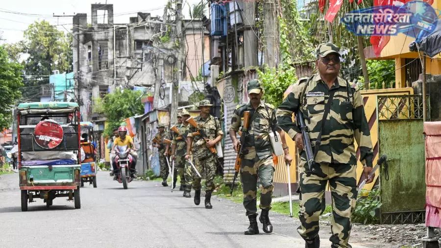 पश्चिम बंगाल में काउंटिंग सेंटरों पर कड़ी सुरक्षा, EVM स्ट्रॉन्ग रूम की निगरानी तेज पश्चिम बंगाल में काउंटिंग सेंटरों पर कड़ी सुरक्षा, EVM स्ट्रॉन्ग रूम की निगरानी तेज