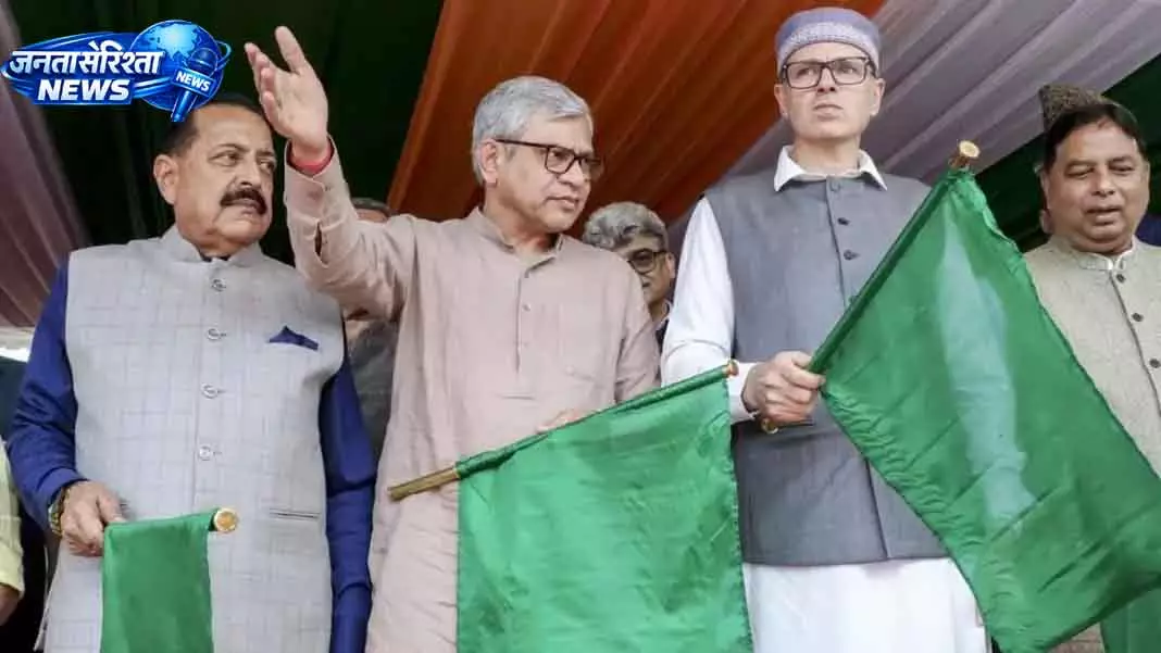 Jammu से पहली सीधी वंदे भारत ट्रेन श्रीनगर पहुंची Jammu से पहली सीधी वंदे भारत ट्रेन श्रीनगर पहुंची