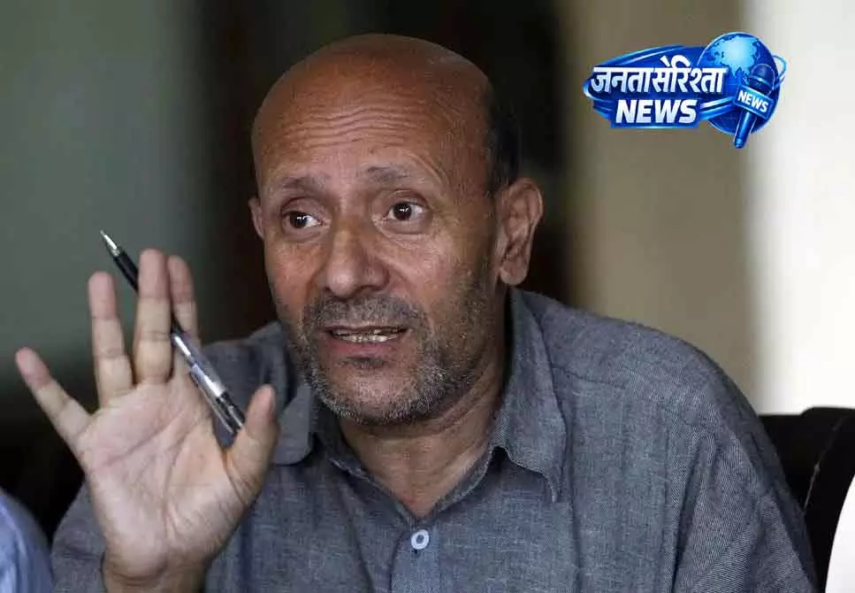 Srinagar अंतरिम ज़मानत के दौरान एर राशिद बीमार पिता से मिले Srinagar अंतरिम ज़मानत के दौरान एर राशिद बीमार पिता से मिले