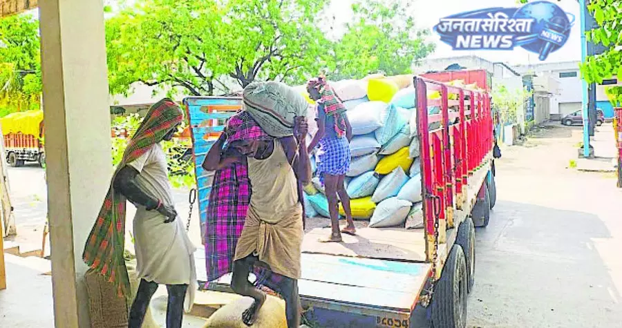 Karnataka : भीषण गर्मी में अनऑर्गनाइज्ड मजदूरों की मुश्किलें बढ़ीं Karnataka : भीषण गर्मी में अनऑर्गनाइज्ड मजदूरों की मुश्किलें बढ़ीं