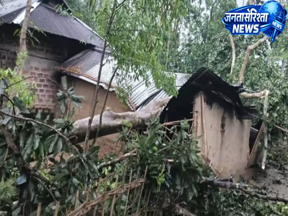 त्रिपुरा में तूफान का कहर: दो की मौत, चार घायल, घरों और बिजली लाइनों को नुकसान त्रिपुरा में तूफान का कहर: दो की मौत, चार घायल, घरों और बिजली लाइनों को नुकसान