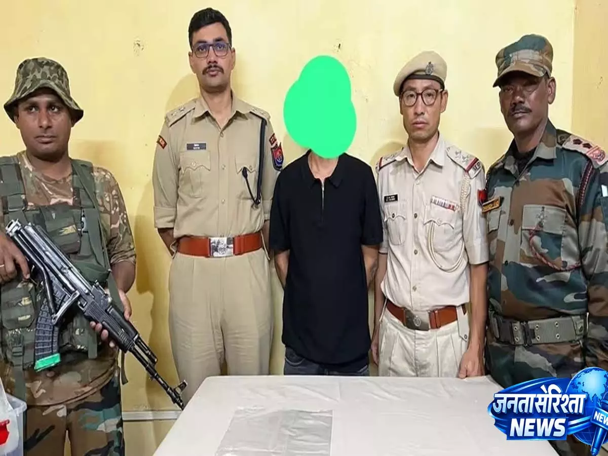 Manipur में सुरक्षा बलों की बड़ी कार्रवाई, एक संदिग्ध से पिस्तौल और गोला-बारूद बरामद Manipur में सुरक्षा बलों की बड़ी कार्रवाई, एक संदिग्ध से पिस्तौल और गोला-बारूद बरामद