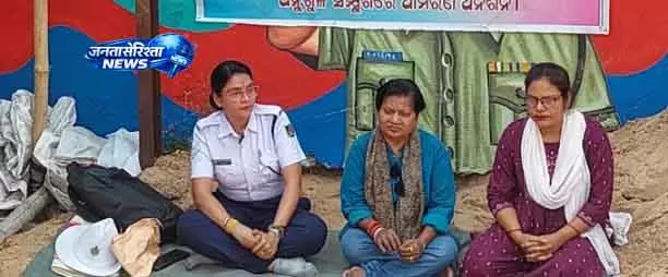 Angul: उत्पीड़न के खिलाफ महिला हवलदार ने की भूख हड़ताल Angul: उत्पीड़न के खिलाफ महिला हवलदार ने की भूख हड़ताल
