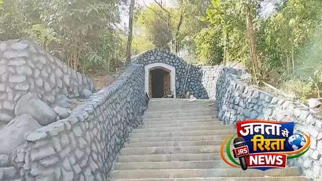 Nayagarh में मां वैष्णो देवी मंदिर से लुटेरों ने 40 लाख रुपये के सोने के गहने लूट लिए Nayagarh में मां वैष्णो देवी मंदिर से लुटेरों ने 40 लाख रुपये के सोने के गहने लूट लिए